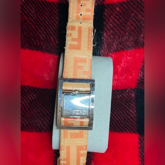 Authentic  Fendi Watch Gyro Rotating Face - Picture 5 of 10